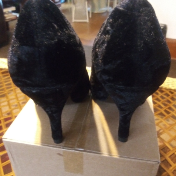 Black heels - Picture 3 of 6